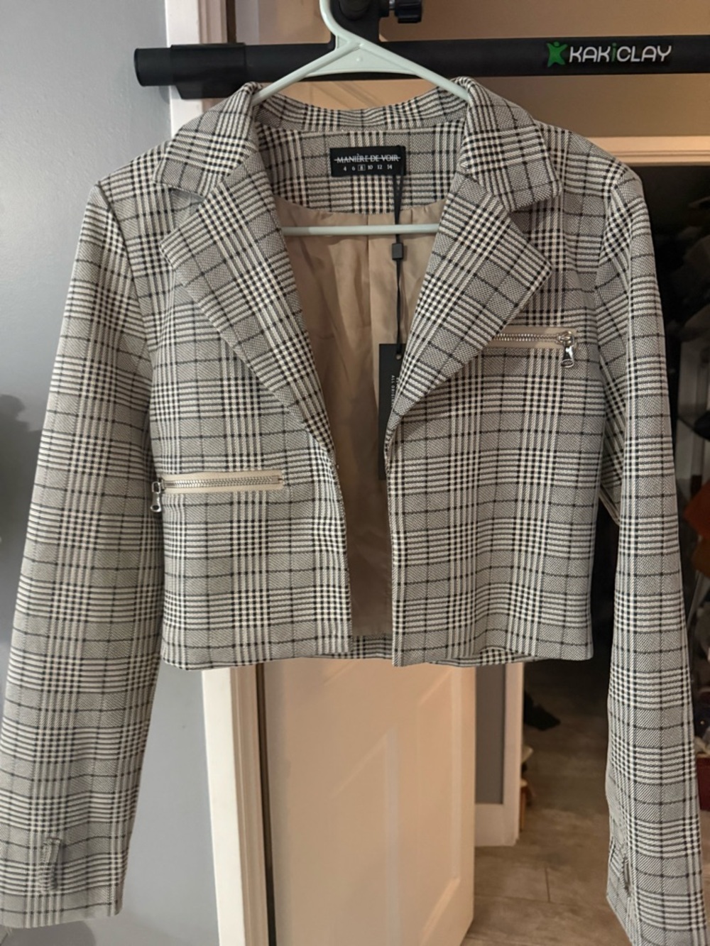 Maniere De Voir Cream & Black Plaid Cropped Blazer - Picture 6 of 7